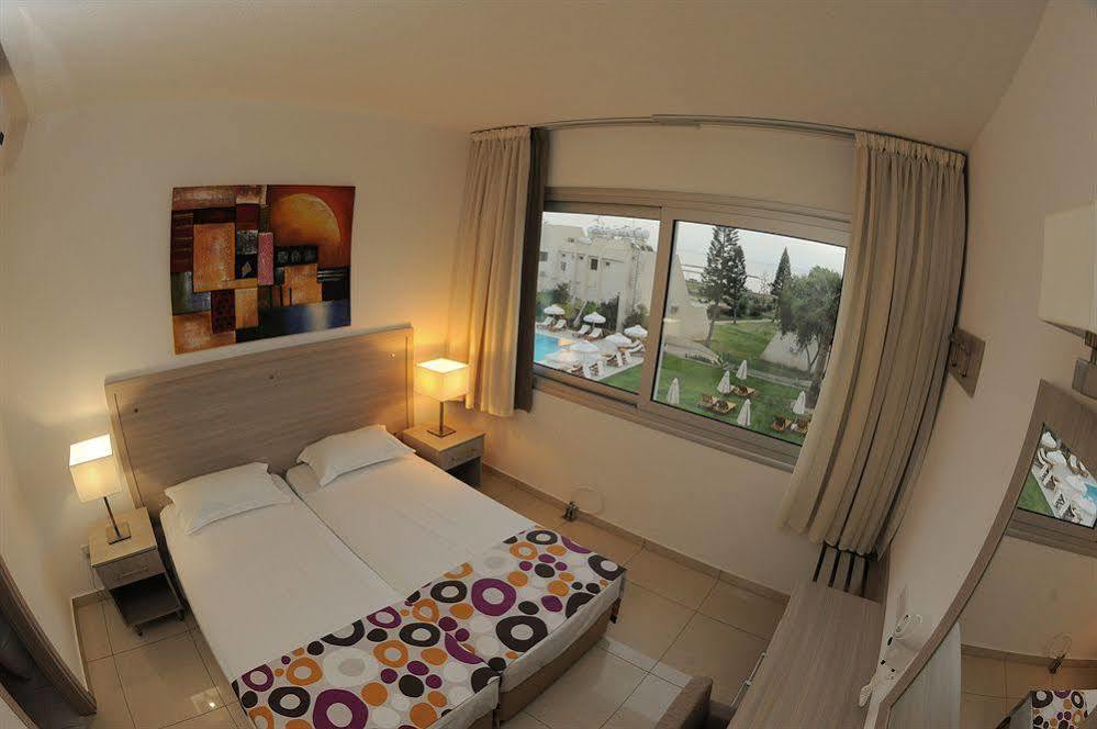Frixos Suites Hotel Apts โวโรคลินิ ภายนอก รูปภาพ